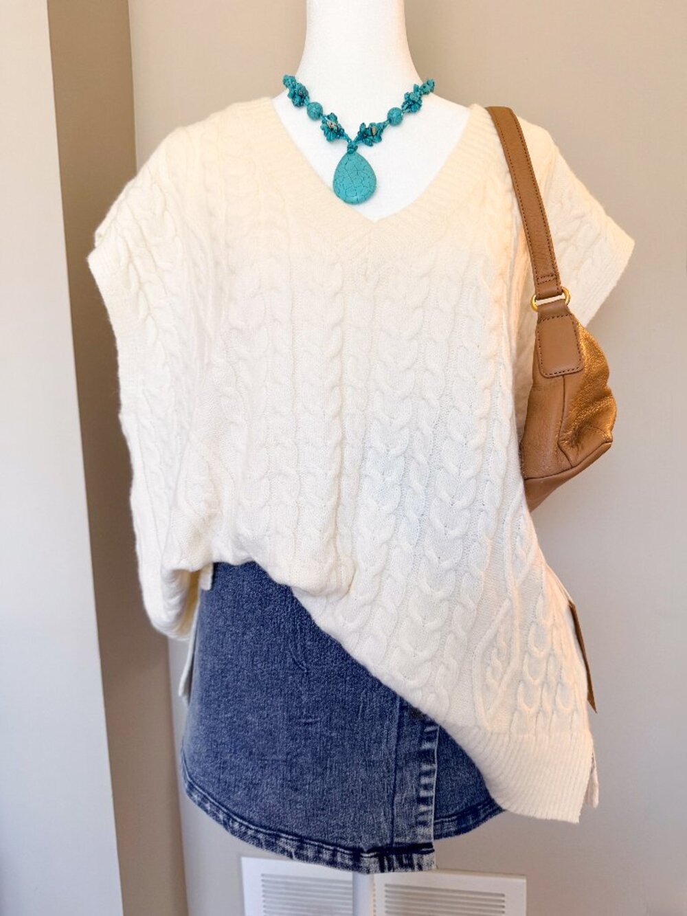 Debut Cream Cable Knit Sweater Vest V-Neck – Size Medium